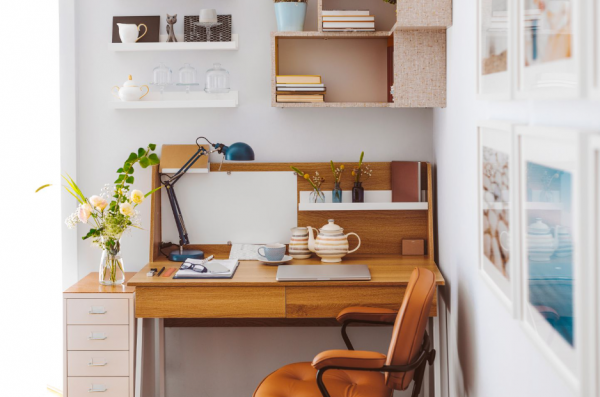 Meja kerja minimalis dengan sentuhan nautical